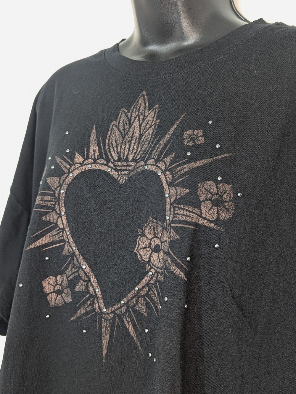 Torrid Nightfall Sacred Heart Crop Tee (Torrid 00) - Picture 2 of 8